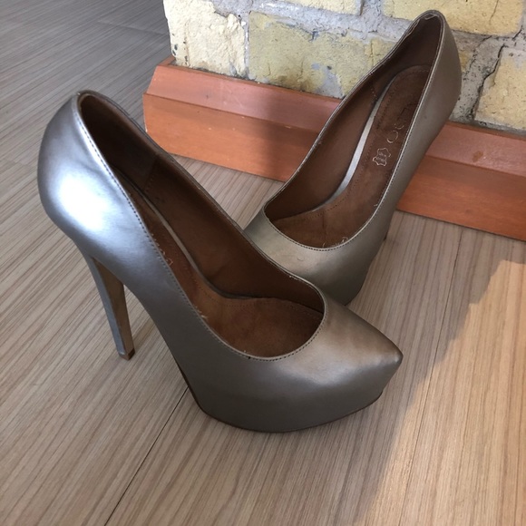 Aldo Platform Heels - Picture 2 of 5